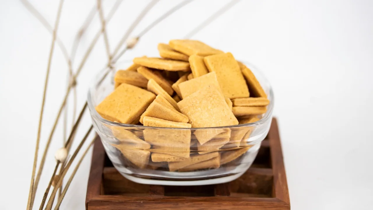 Roasted Shakarpara - Kesar Elaichi - 250 gms